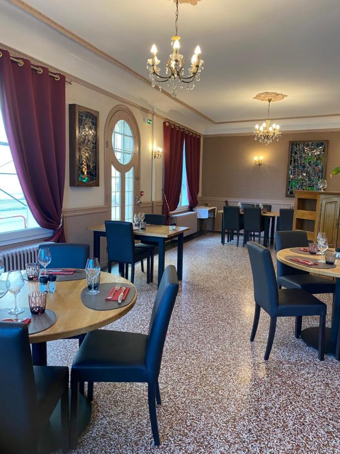 Hotel-Restaurant Les Trois Maures Verdun-sur-le-Doubs Екстериор снимка