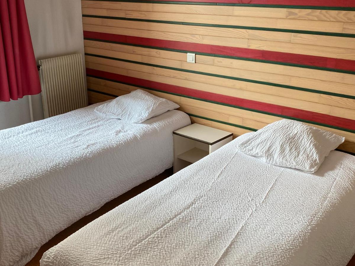 Hotel-Restaurant Les Trois Maures Verdun-sur-le-Doubs Екстериор снимка