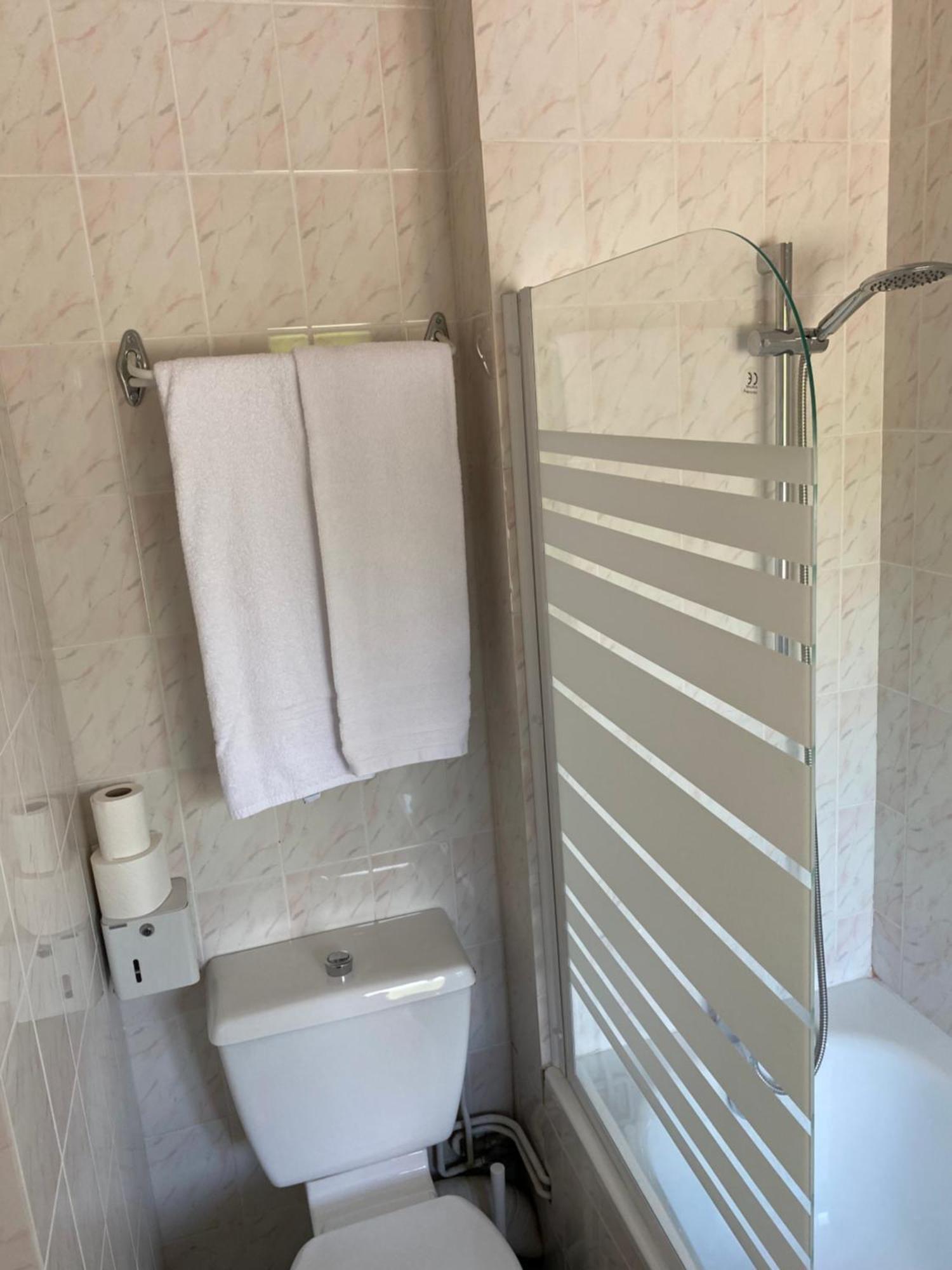 Hotel-Restaurant Les Trois Maures Verdun-sur-le-Doubs Стая снимка